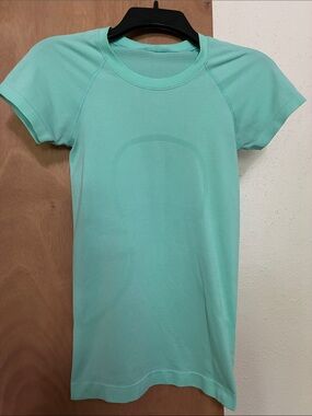 Lululemon swiftly tech short sleeve light green
